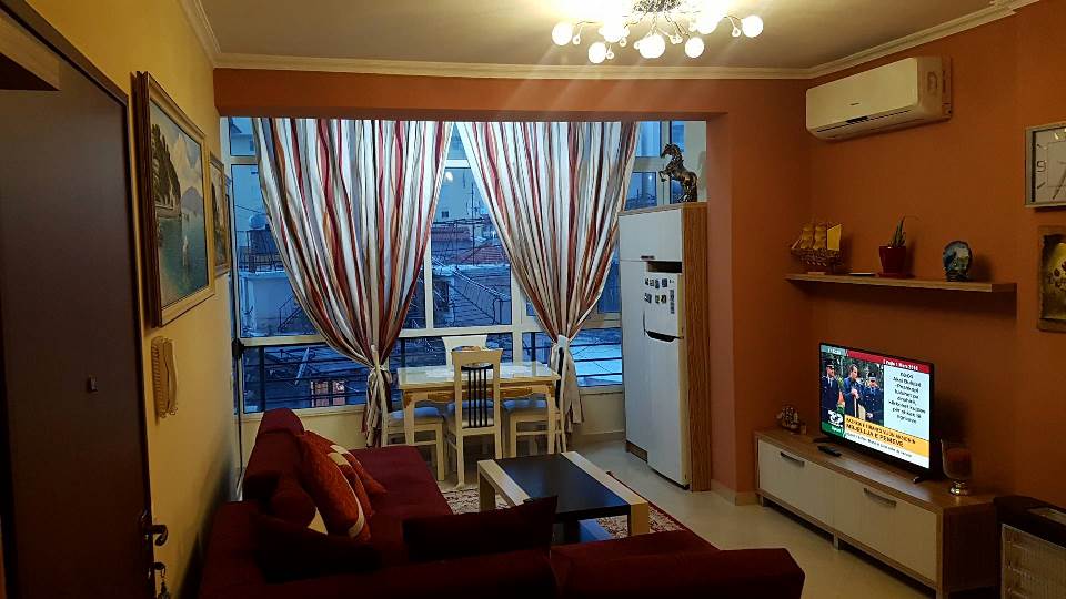 Apartament i mobiluar ne qender te Vlores